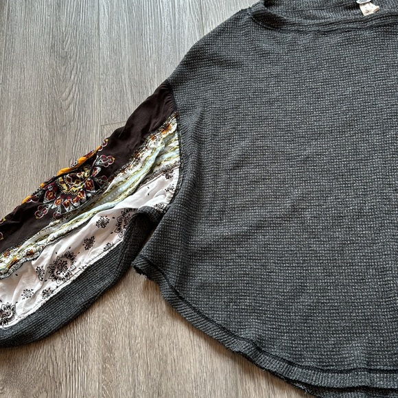 Free people blossom bell sleeve top Size Small E24 - Picture 2 of 7